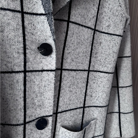 Evereve John + Jenn Black and White Plaid Coatigan / Long Cardigan - Picture 11 of 12
